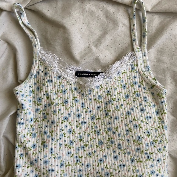 closet clear out sale 🌸🌱🦋 - Picture 5 of 10